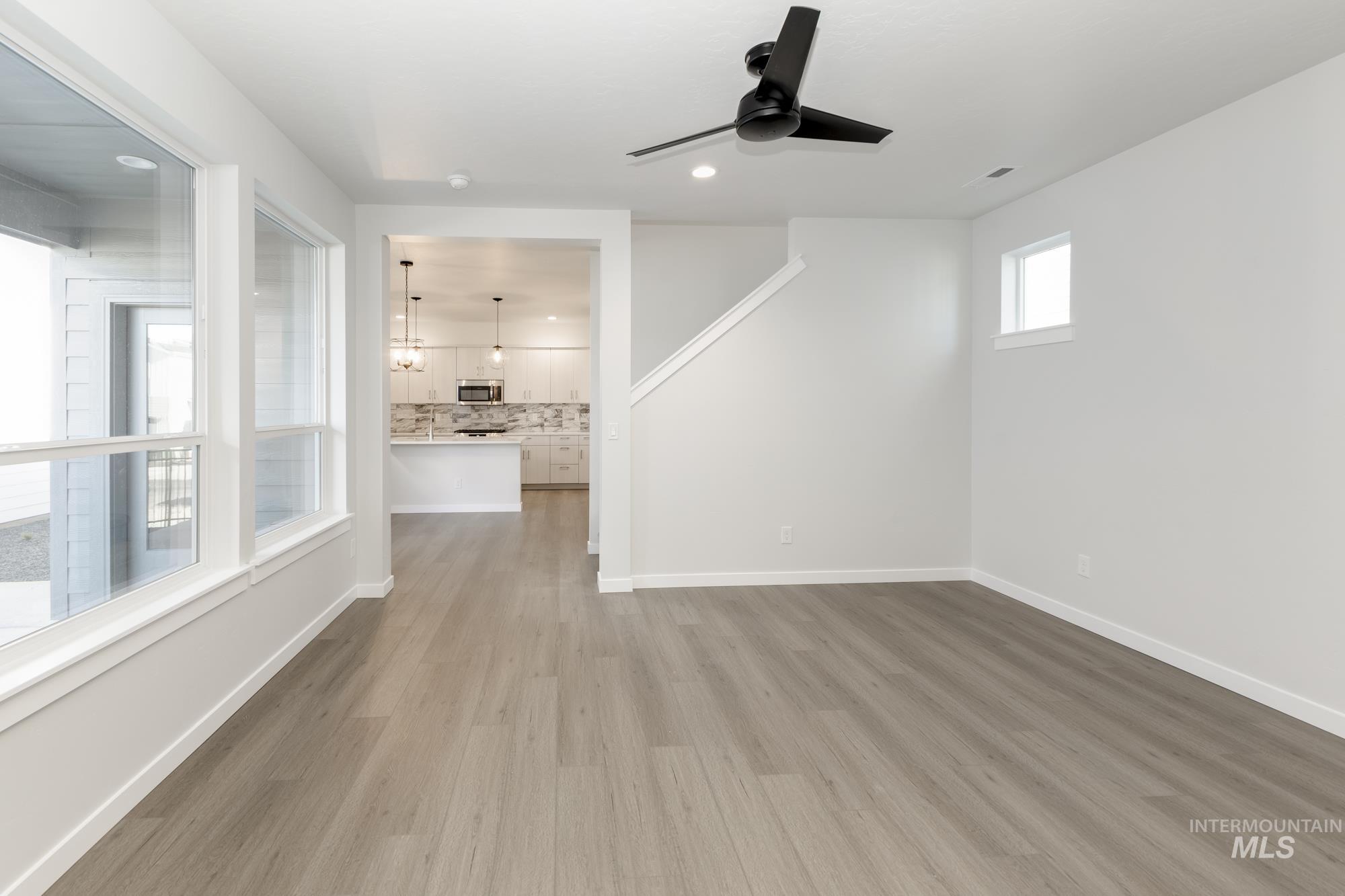 6962 S Cheyenne Ave Property Photo 4