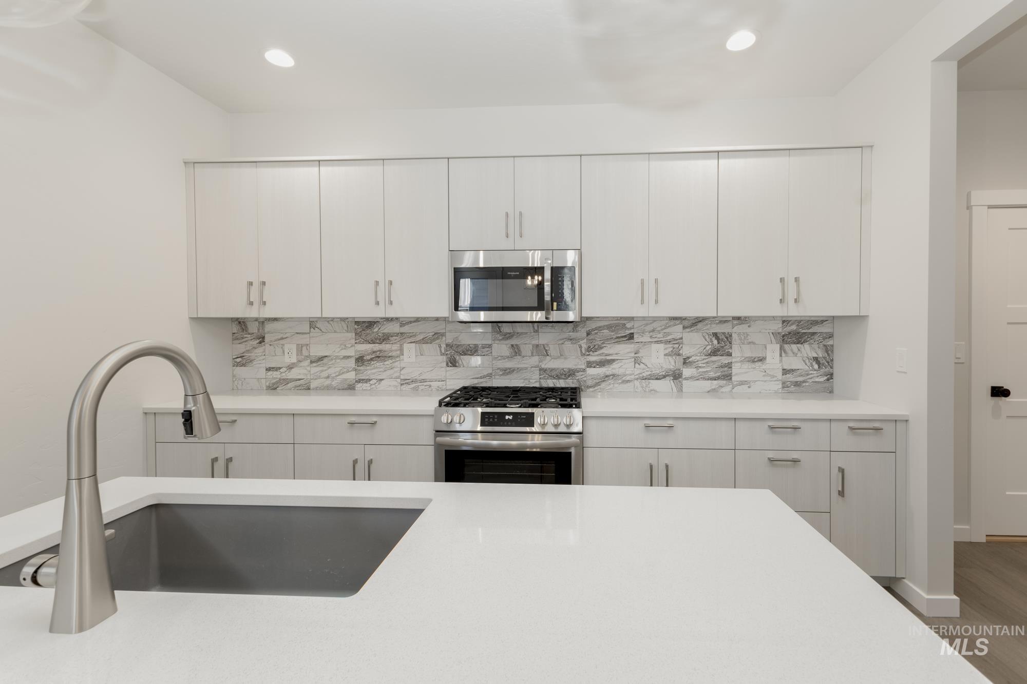 6962 S Cheyenne Ave Property Photo 10
