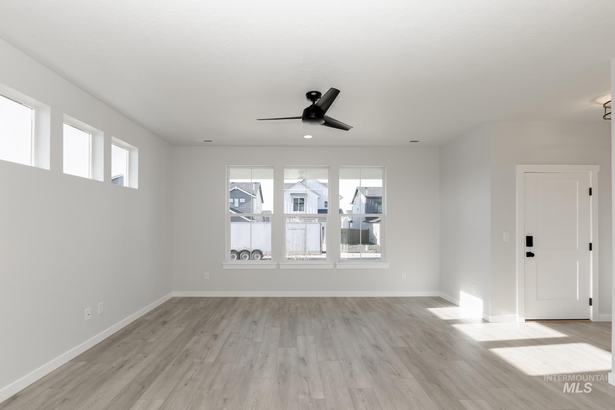 6966 S Cheyenne Ave Property Photo 2