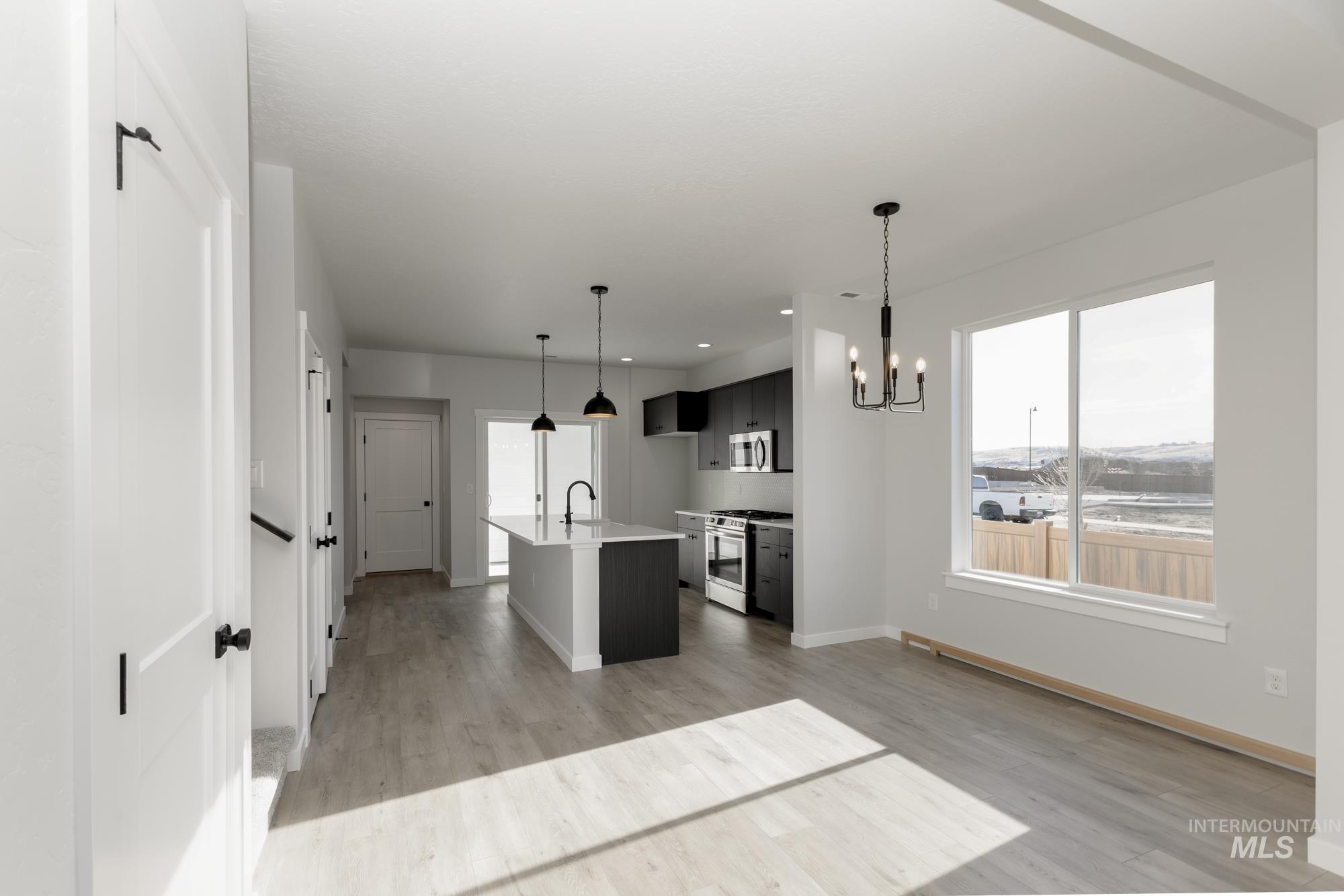 6966 S Cheyenne Ave Property Photo 4