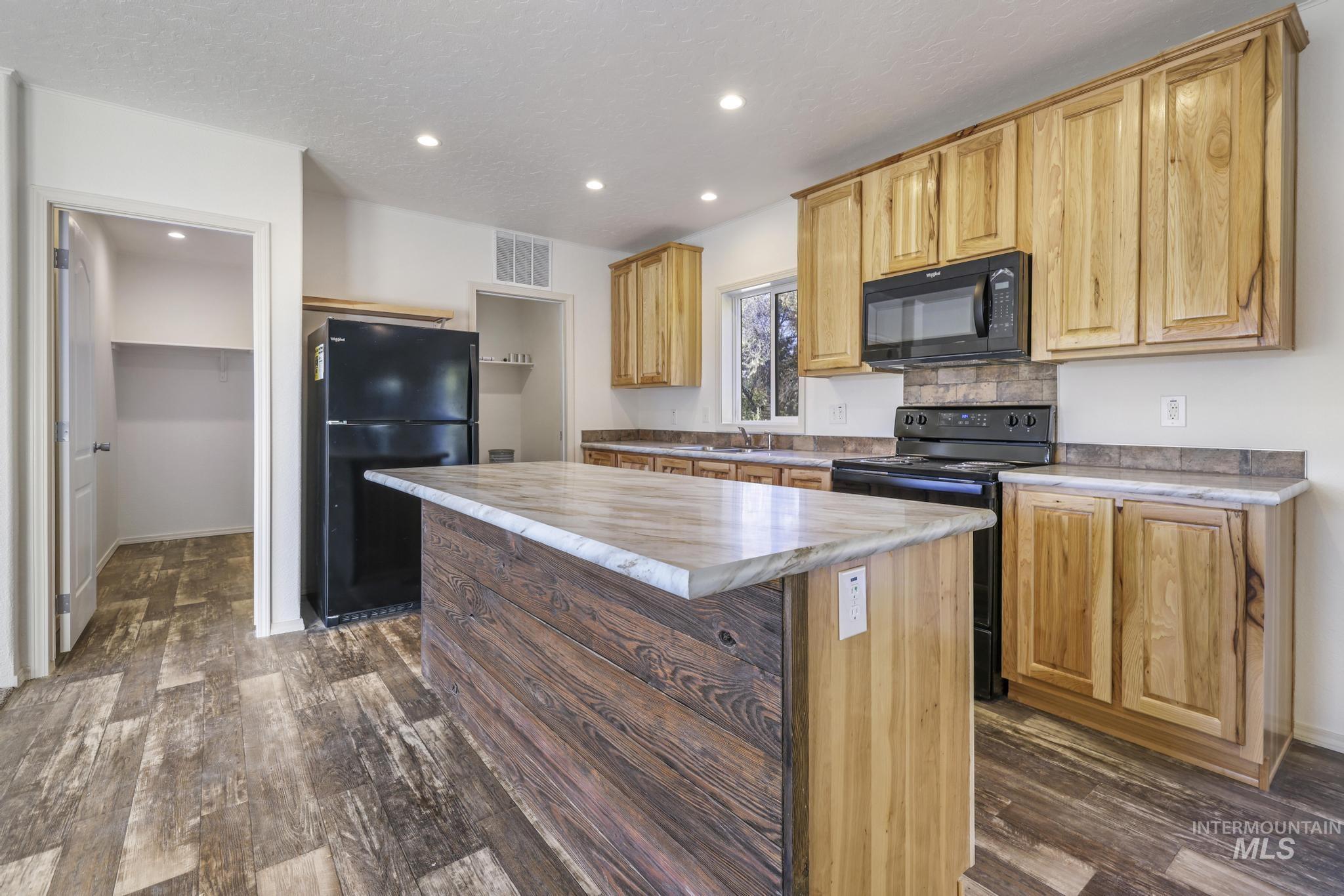151 Sunset Dr N Property Photo 18