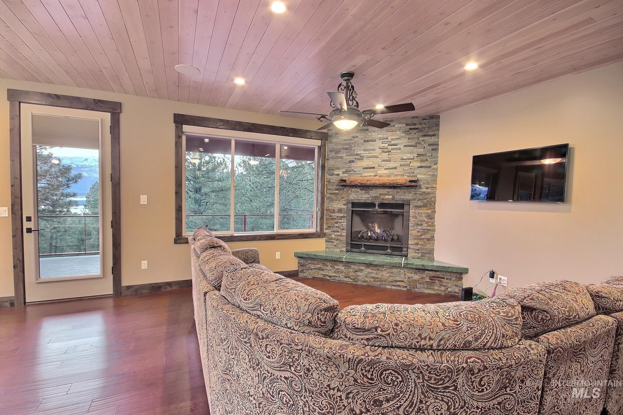 1286 Shore Drive Property Photo 8