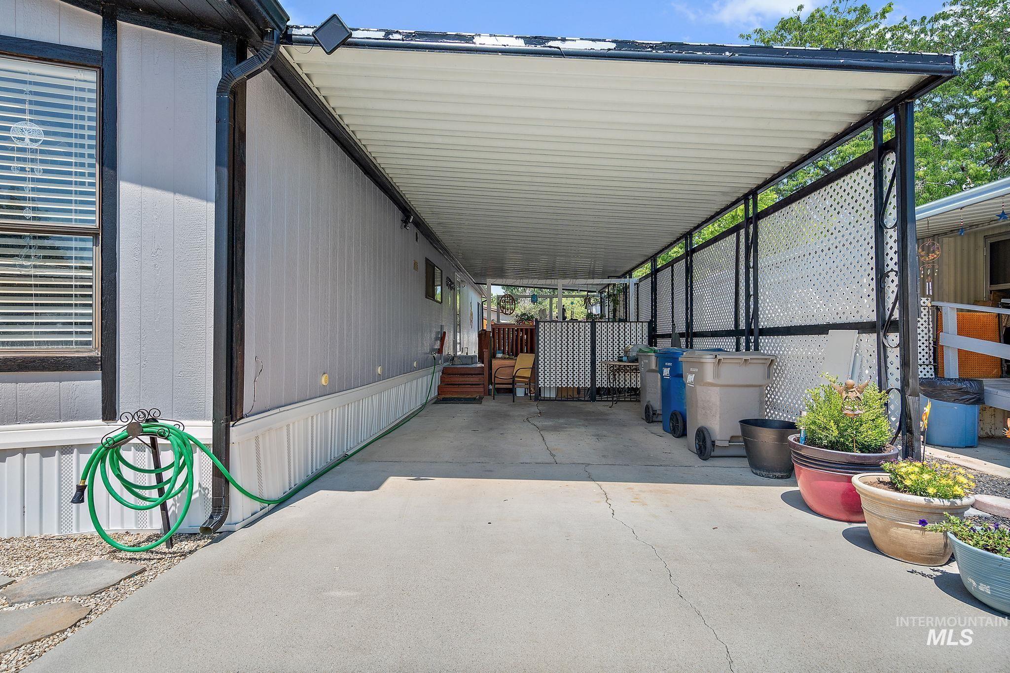 7098 Royal Glen Property Photo 16
