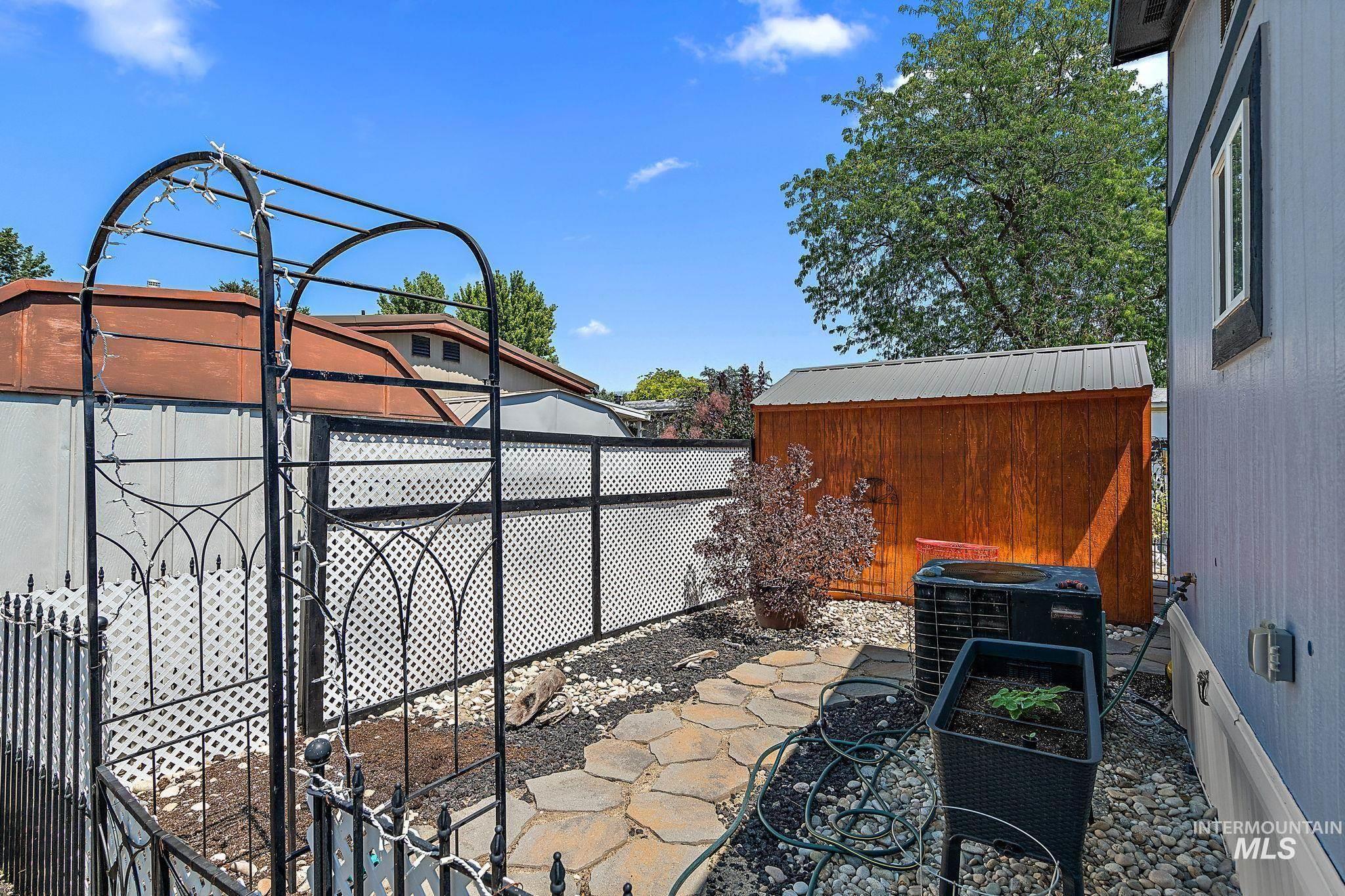 7098 Royal Glen Property Photo 20