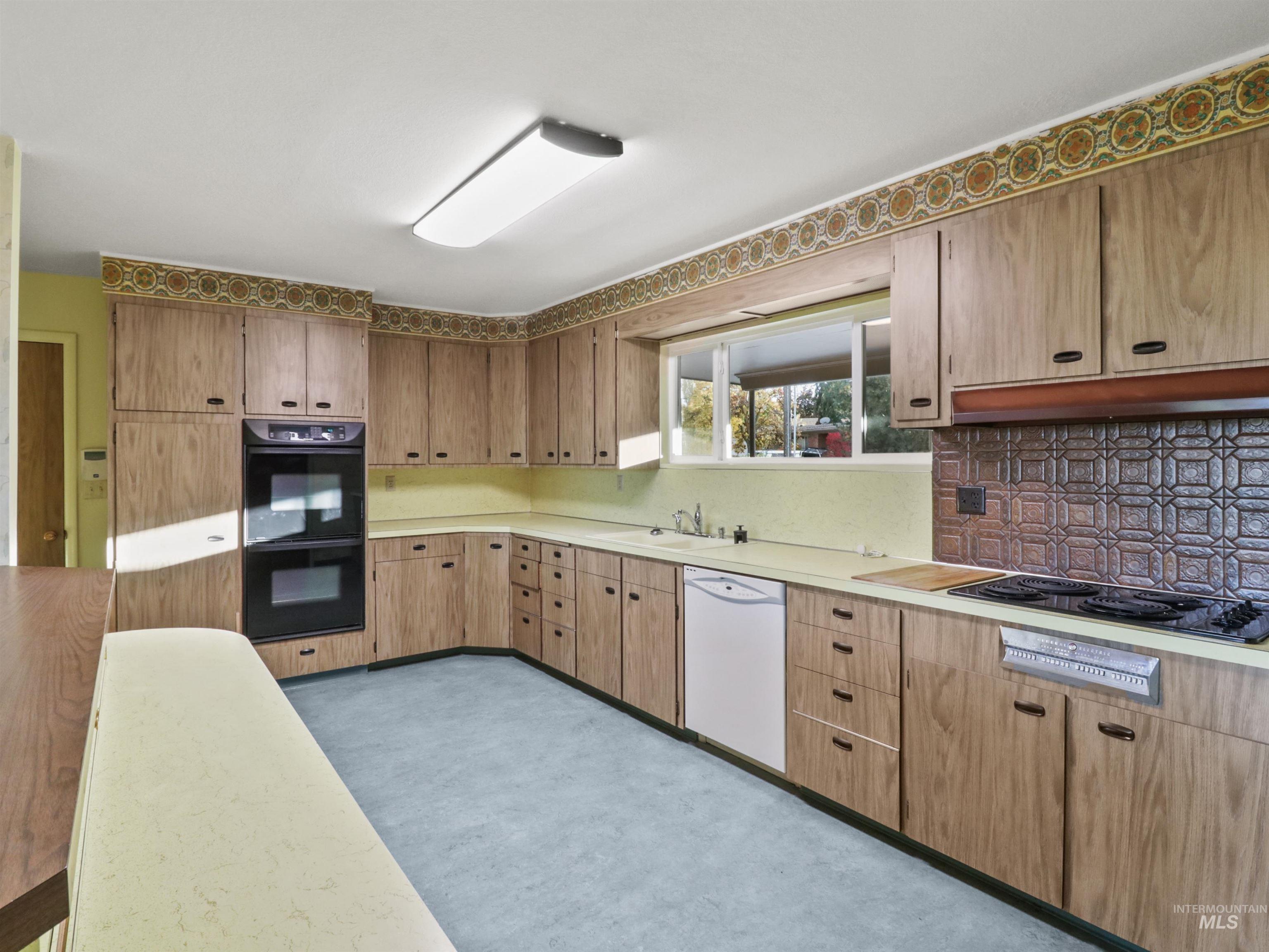 5100 W Bel Air St Property Photo 10