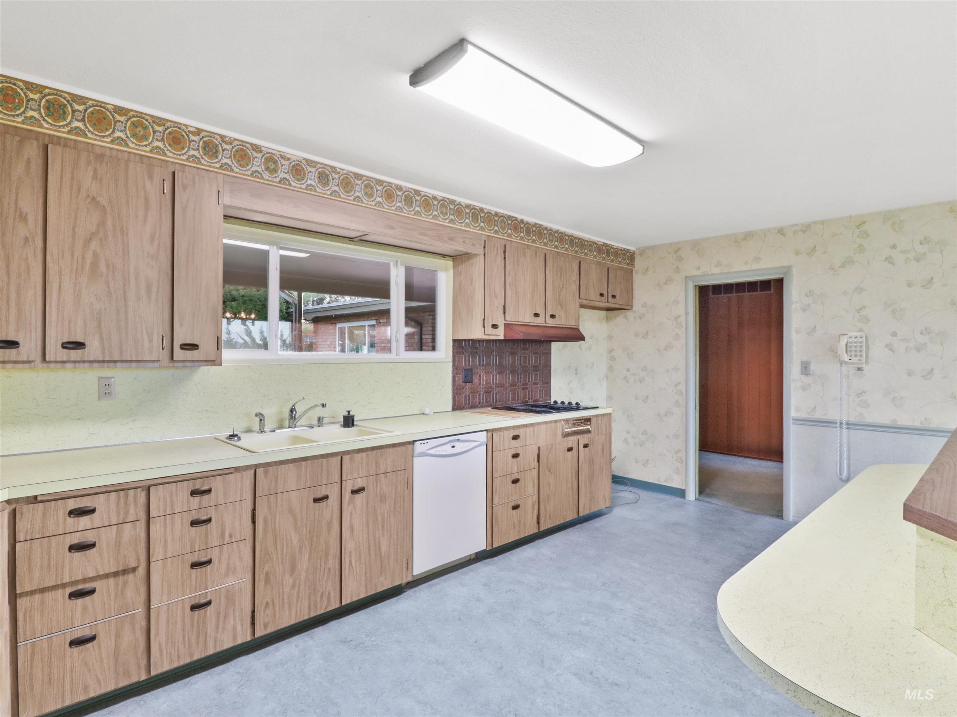 5100 W Bel Air St Property Photo 11