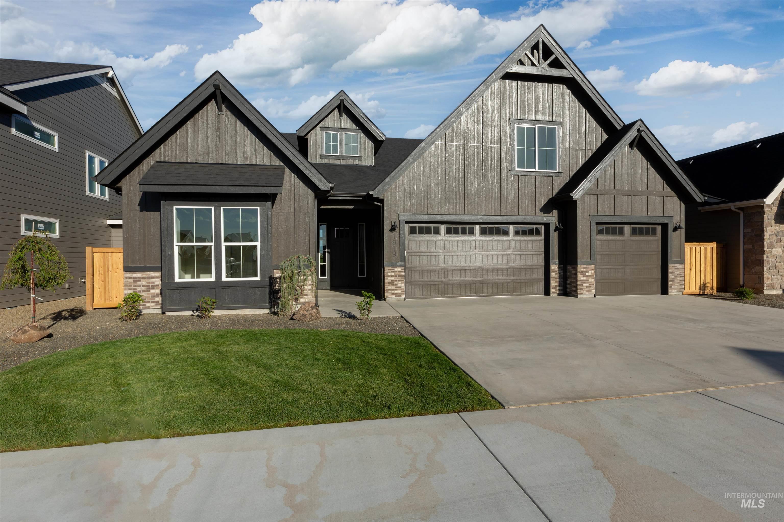 6620 S Mountaintop Way Property Photo 2