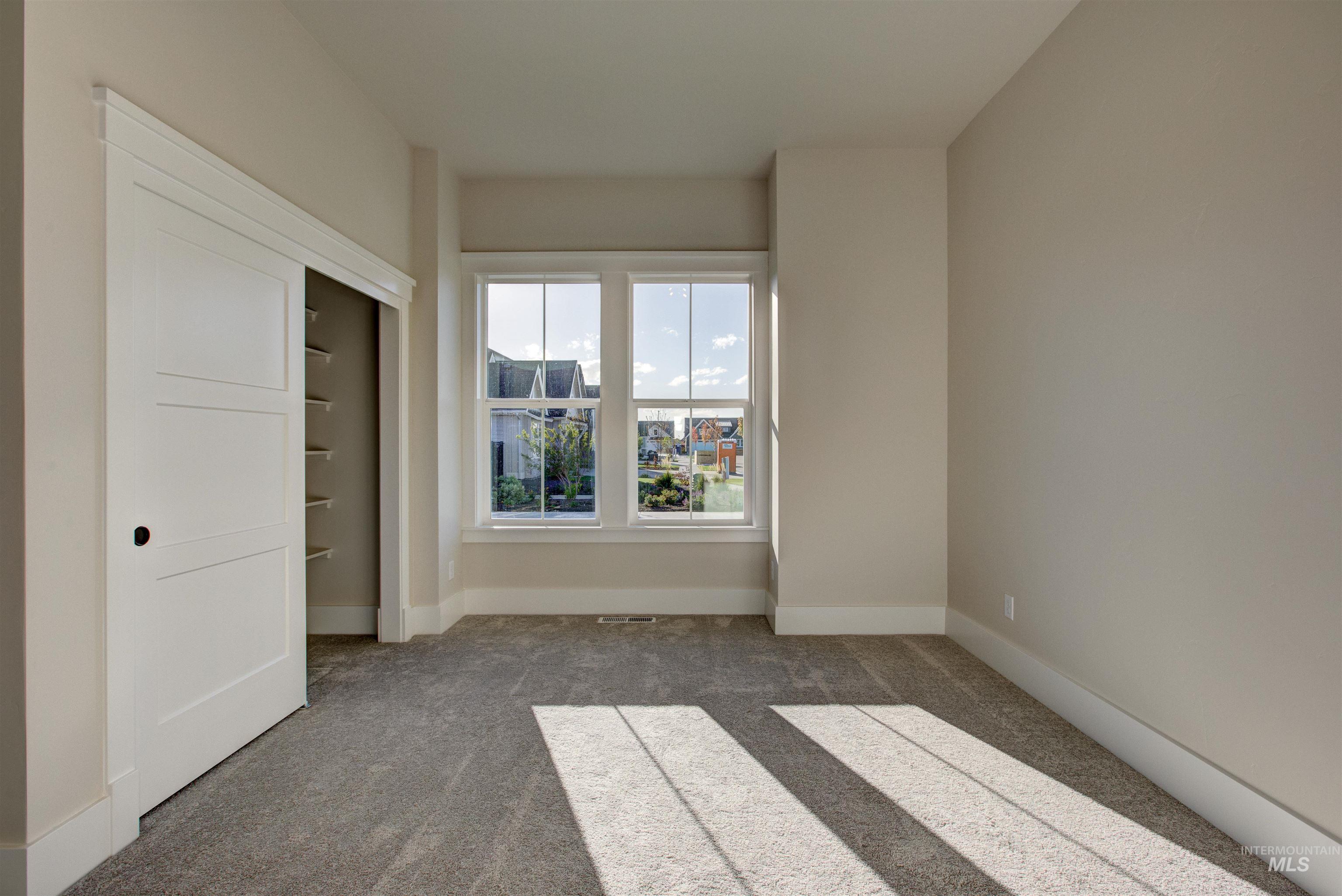 6620 S Mountaintop Way Property Photo 3
