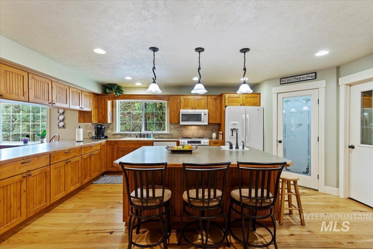 14 White Mesa Property Photo 14