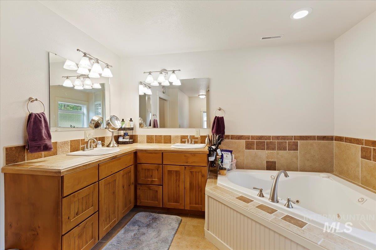 14 White Mesa Property Photo 28