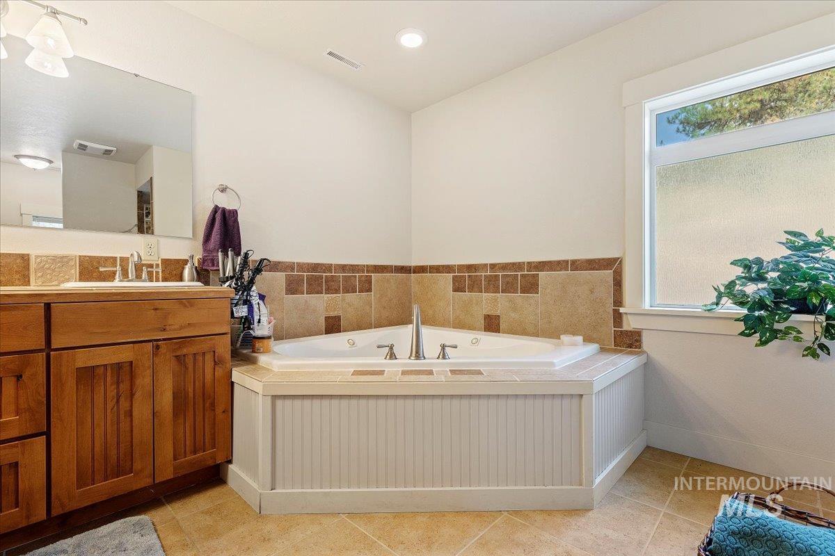 14 White Mesa Property Photo 29