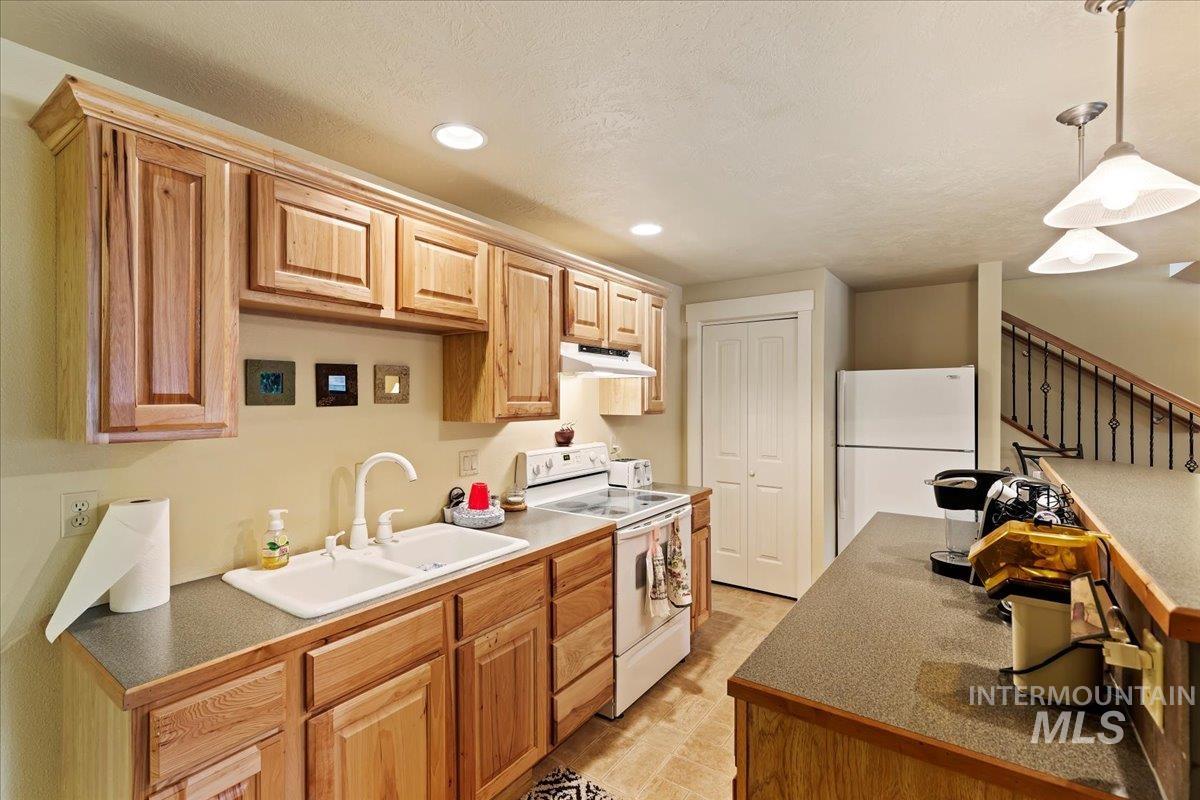 14 White Mesa Property Photo 37