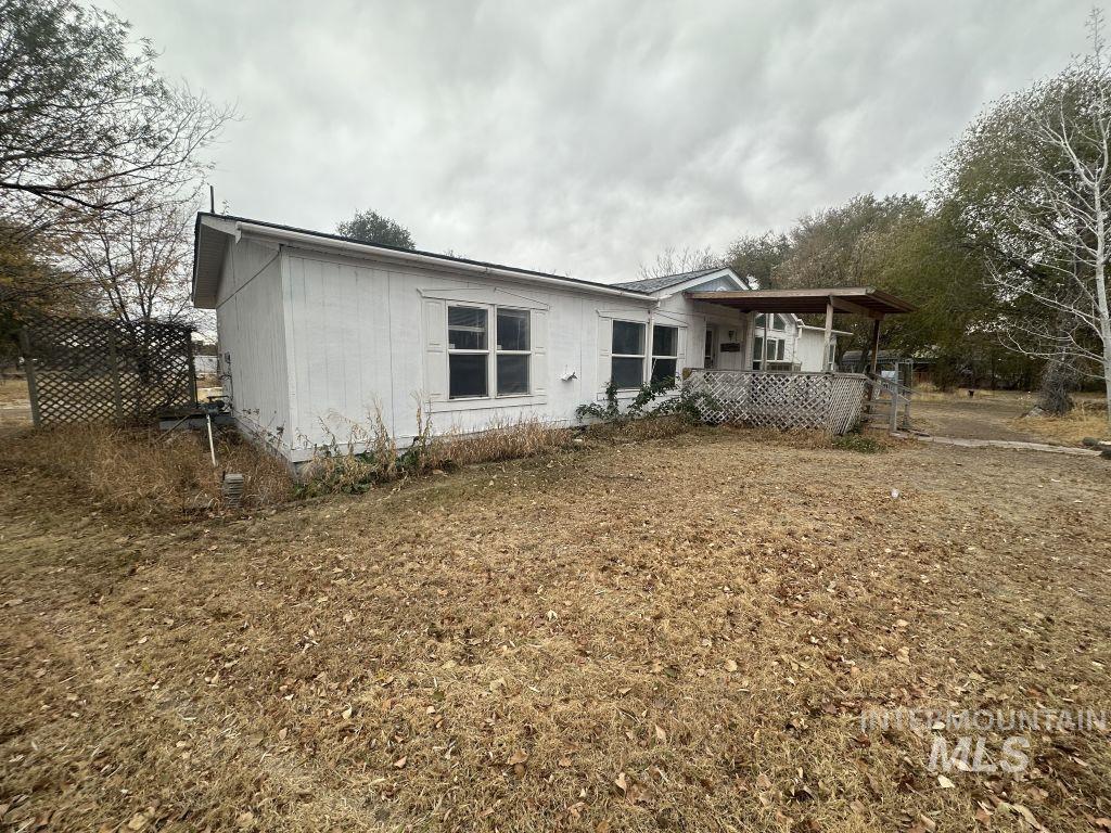 103 Ne Menagerie Property Photo 2