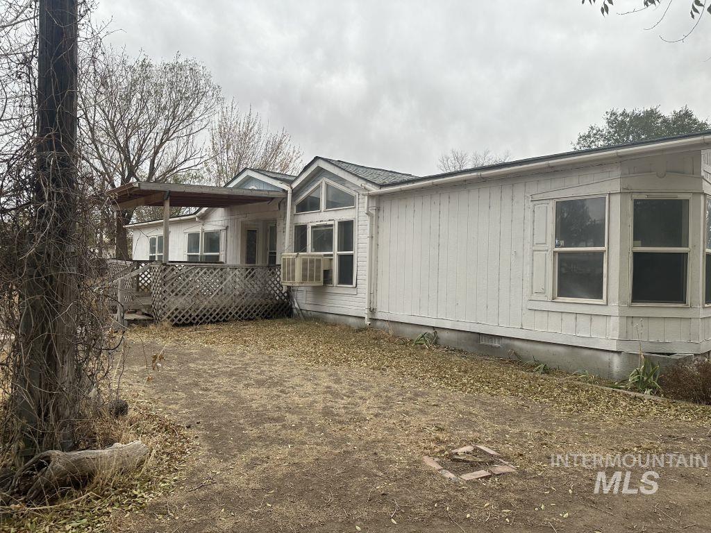 103 Ne Menagerie Property Photo 3