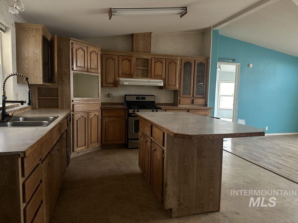 103 Ne Menagerie Property Photo 9