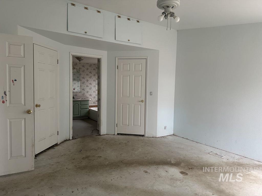 103 Ne Menagerie Property Photo 13