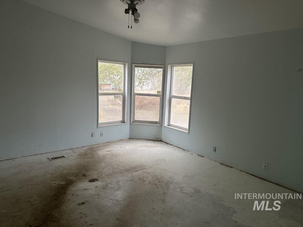103 Ne Menagerie Property Photo 14