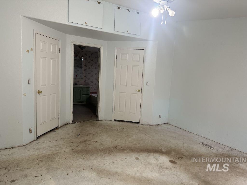 103 Ne Menagerie Property Photo 15
