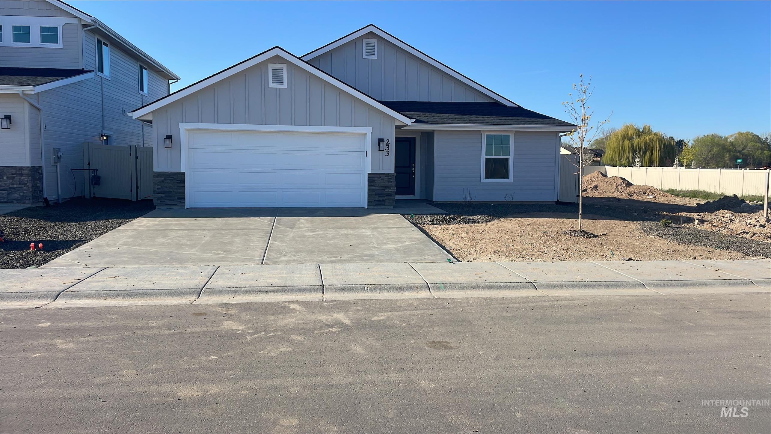 233 W Willow Dale Dr. Property Photo 1