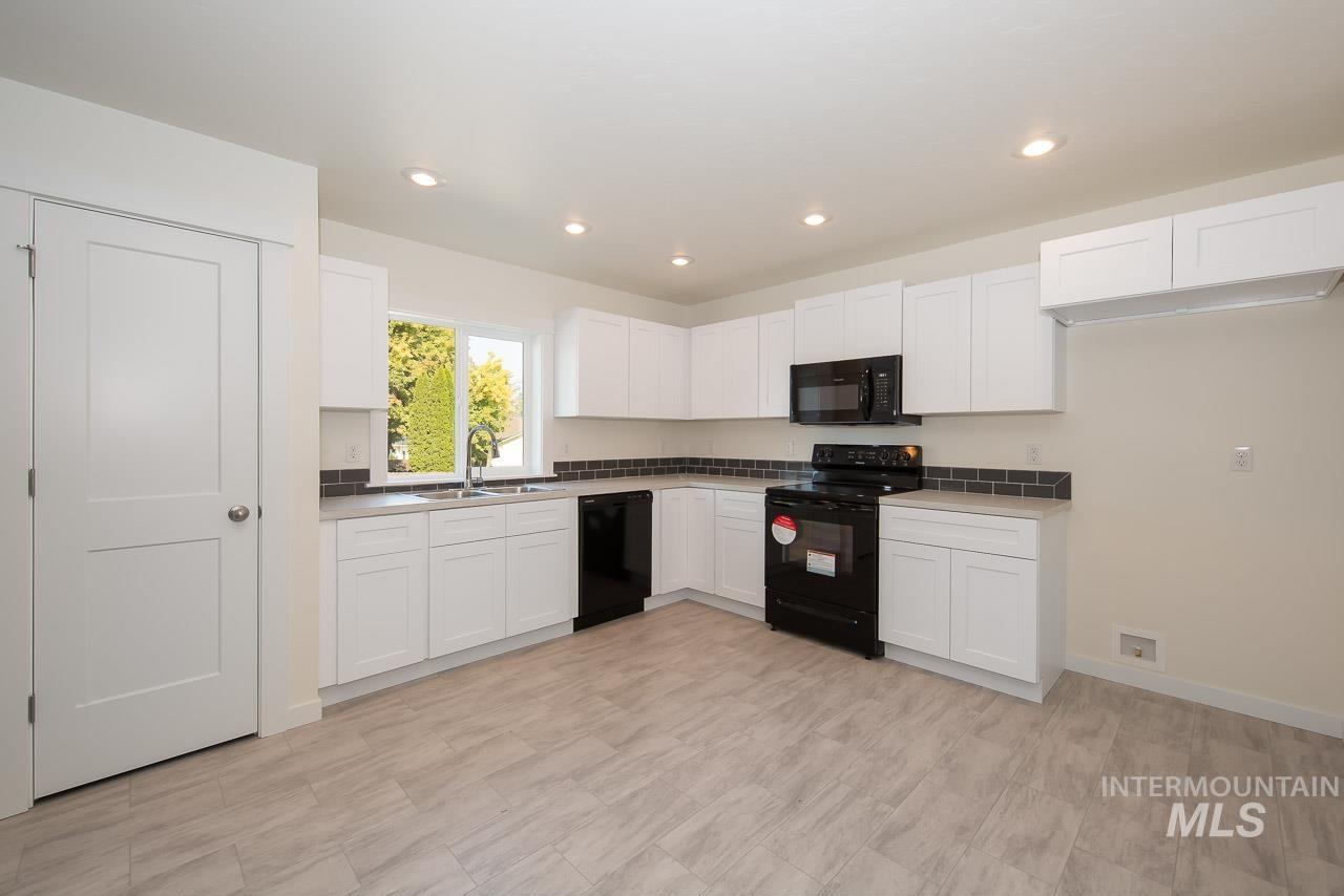 1641 Regency Way Property Photo 6
