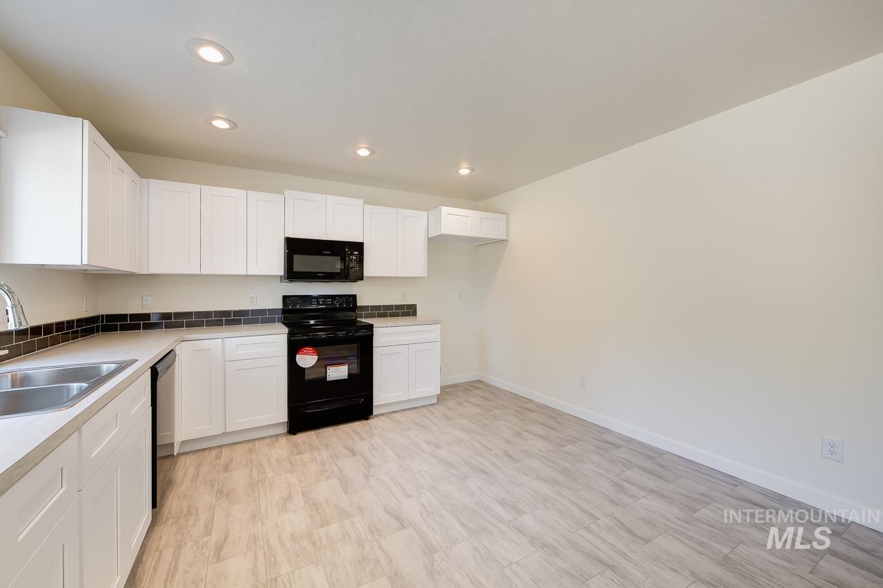 1641 Regency Way Property Photo 8