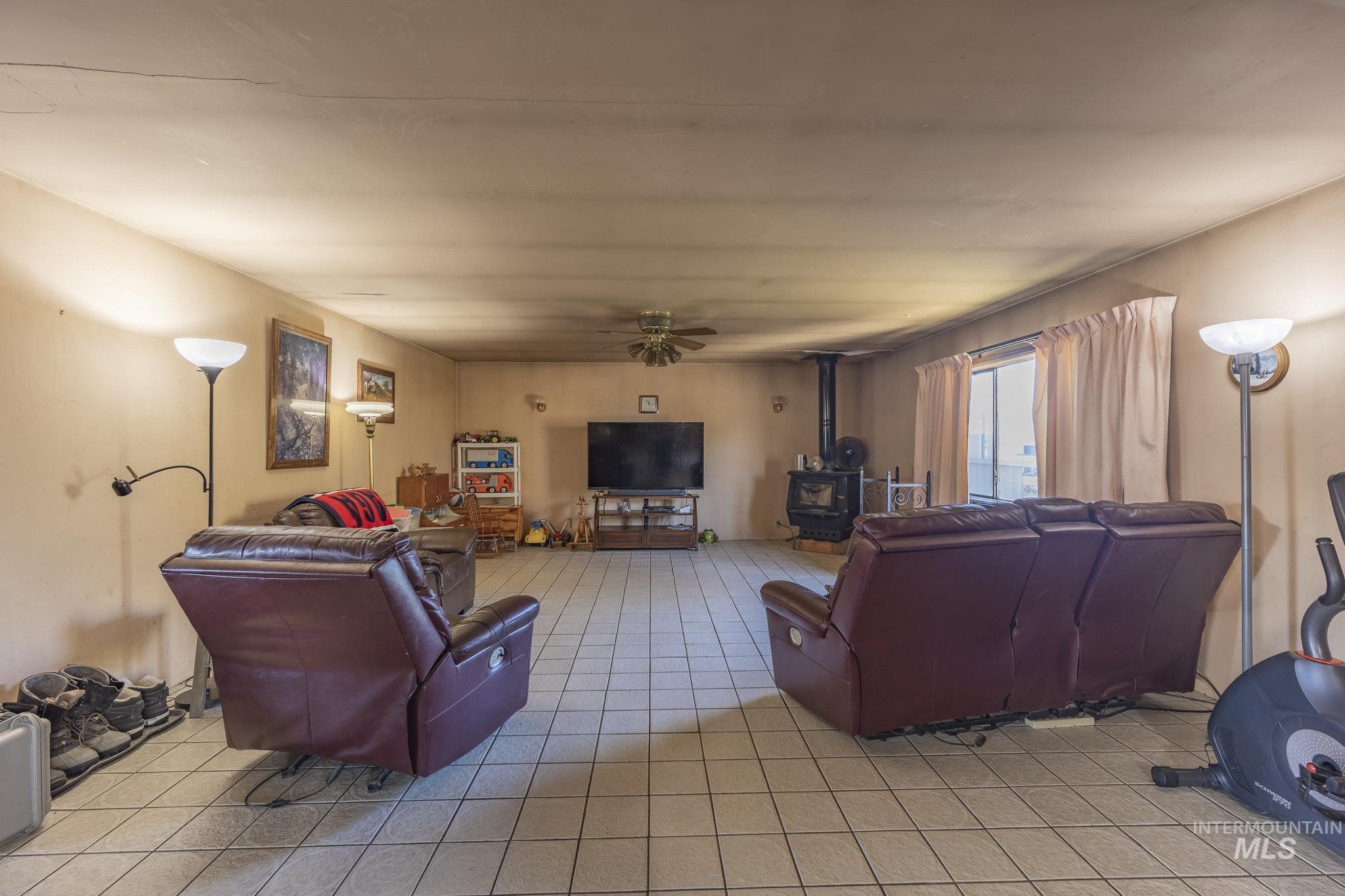 702 N D Street Property Photo 8