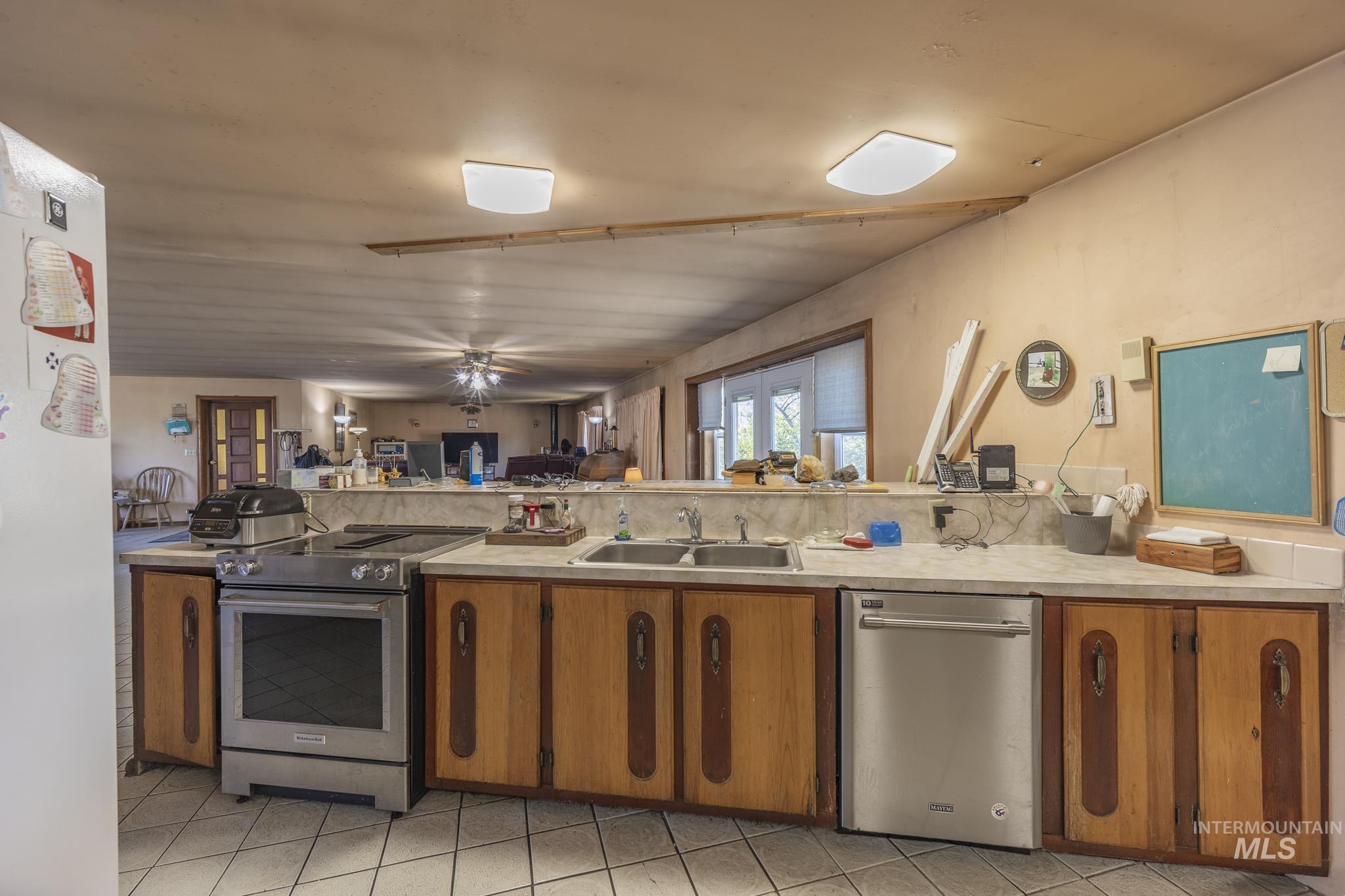 702 N D Street Property Photo 14