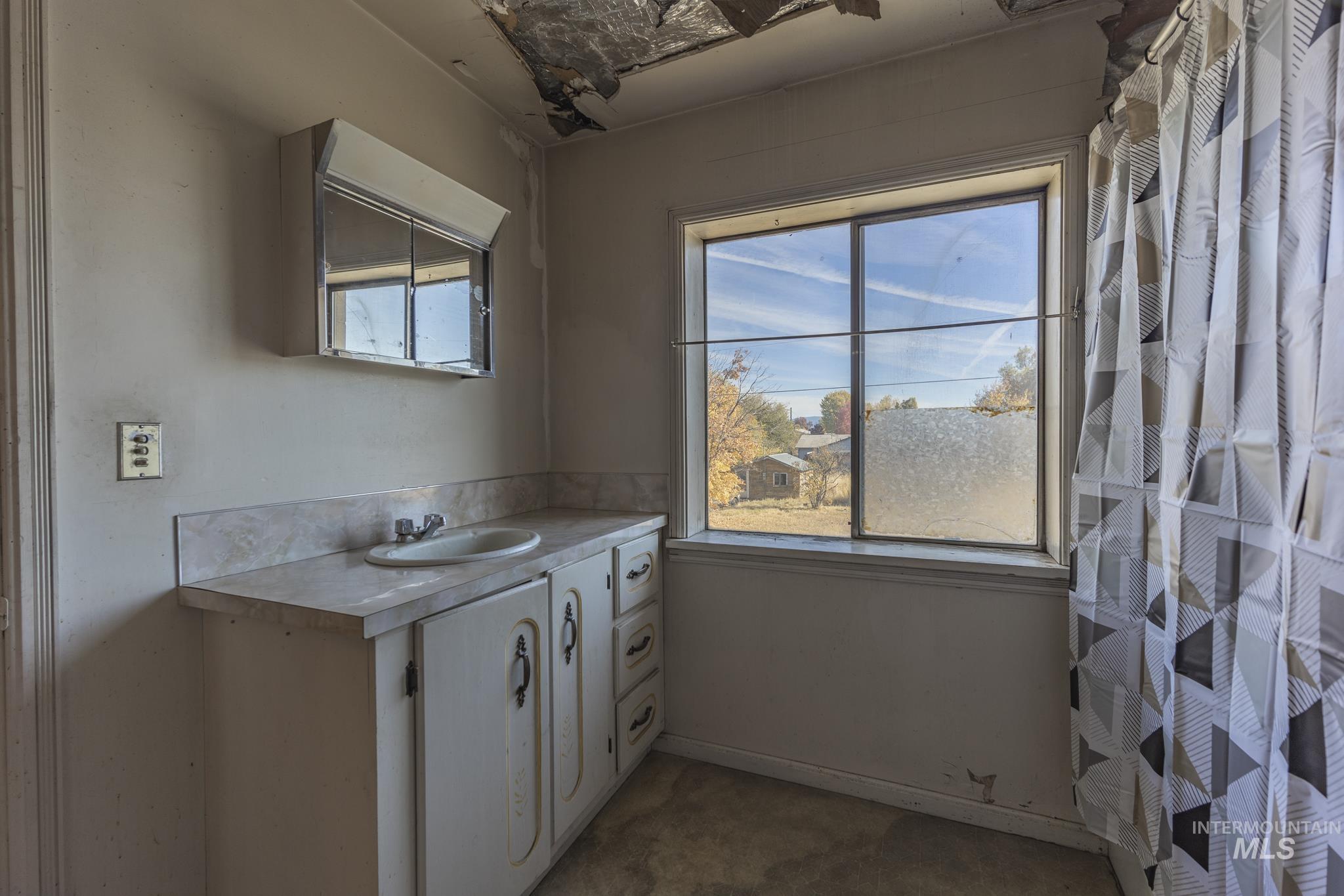 702 N D Street Property Photo 28