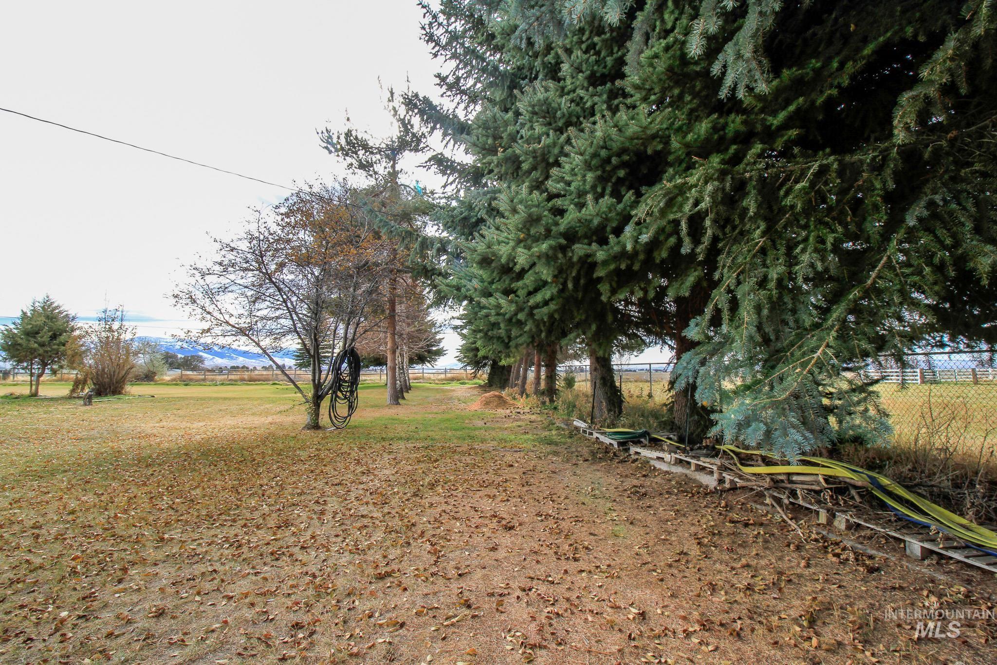 33 E 220 S Property Photo 4