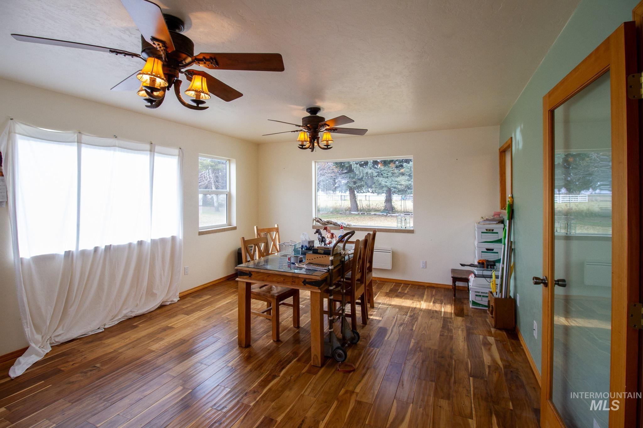 33 E 220 S Property Photo 5