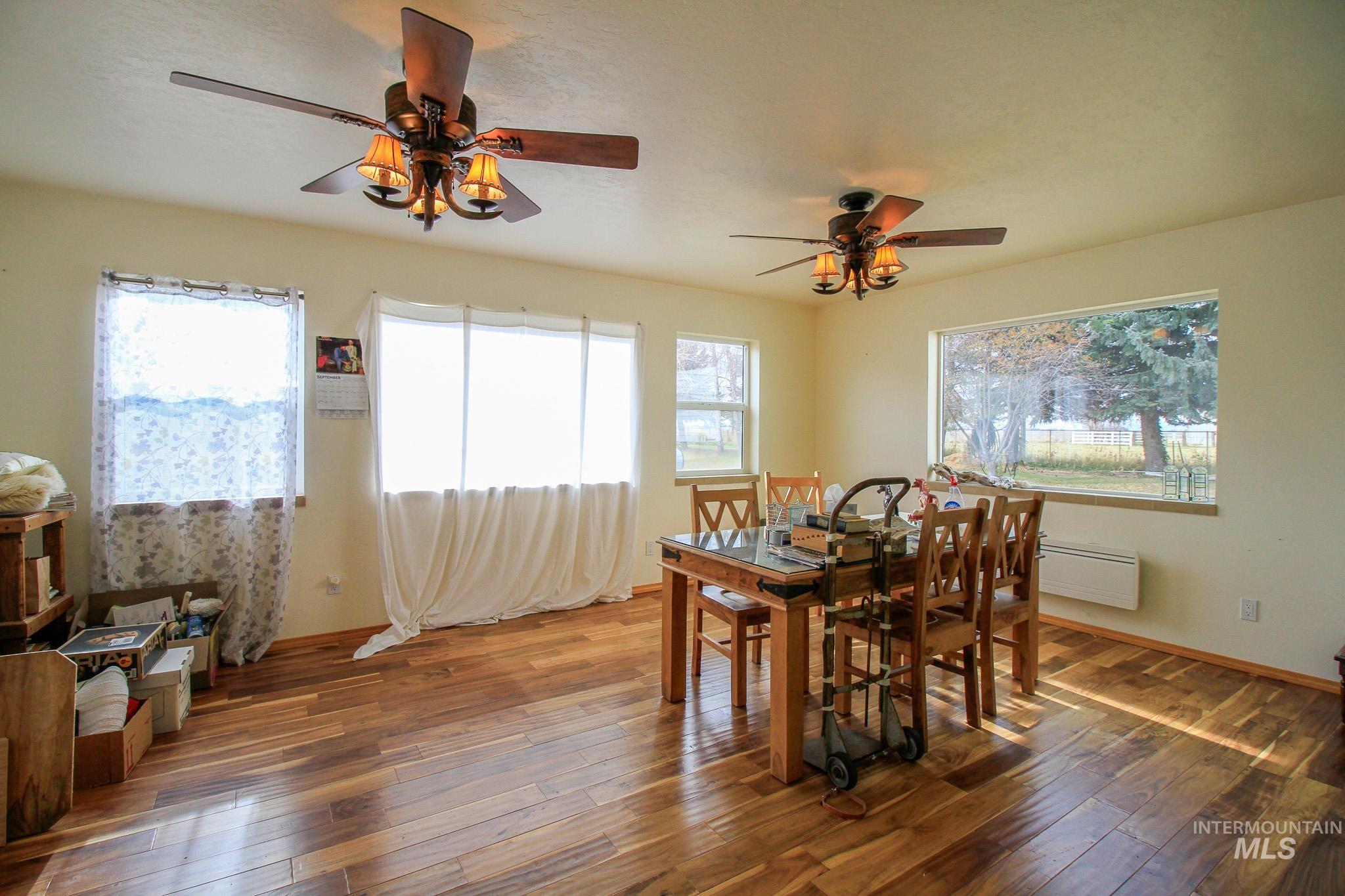 33 E 220 S Property Photo 6