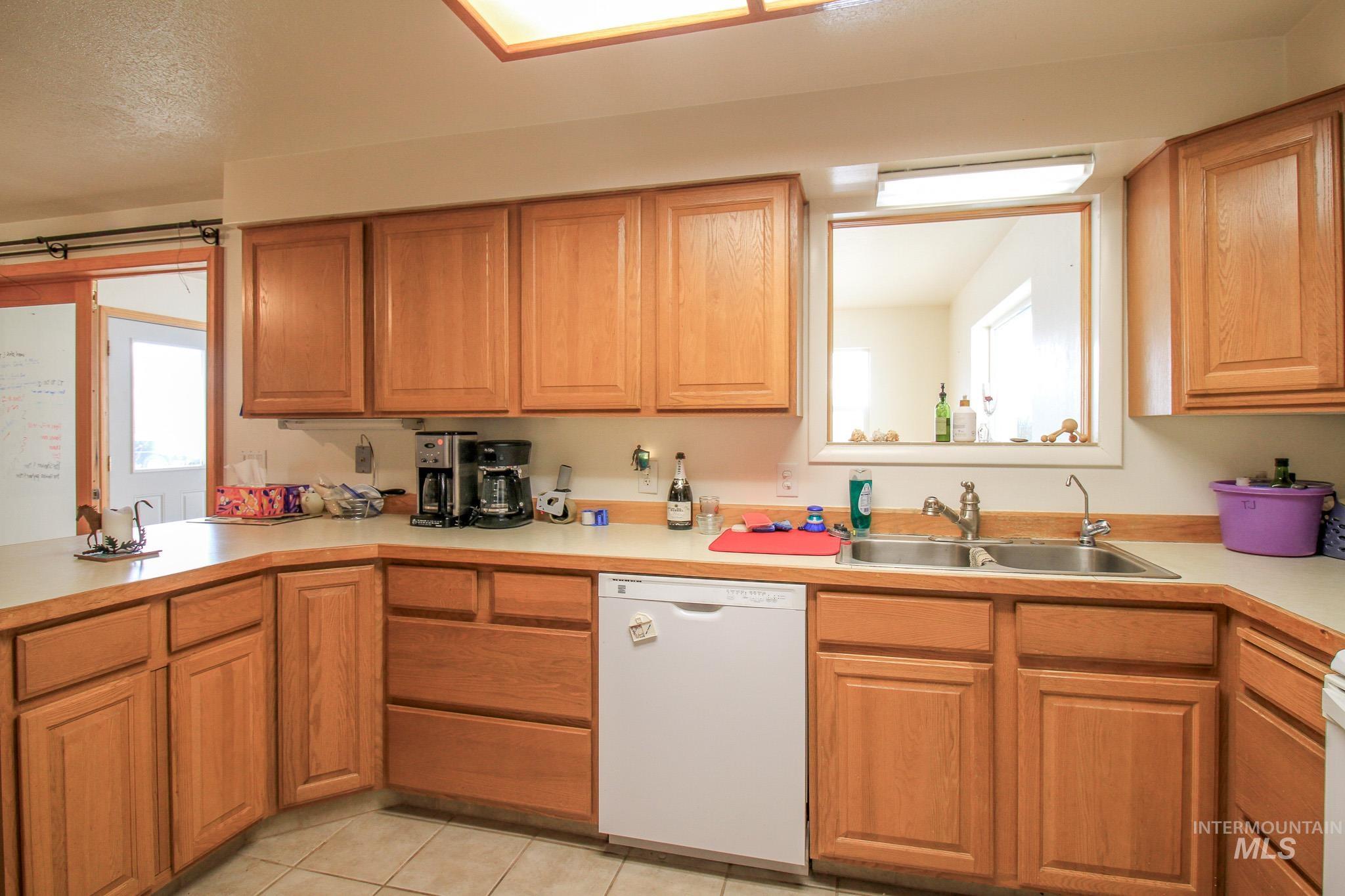 33 E 220 S Property Photo 8