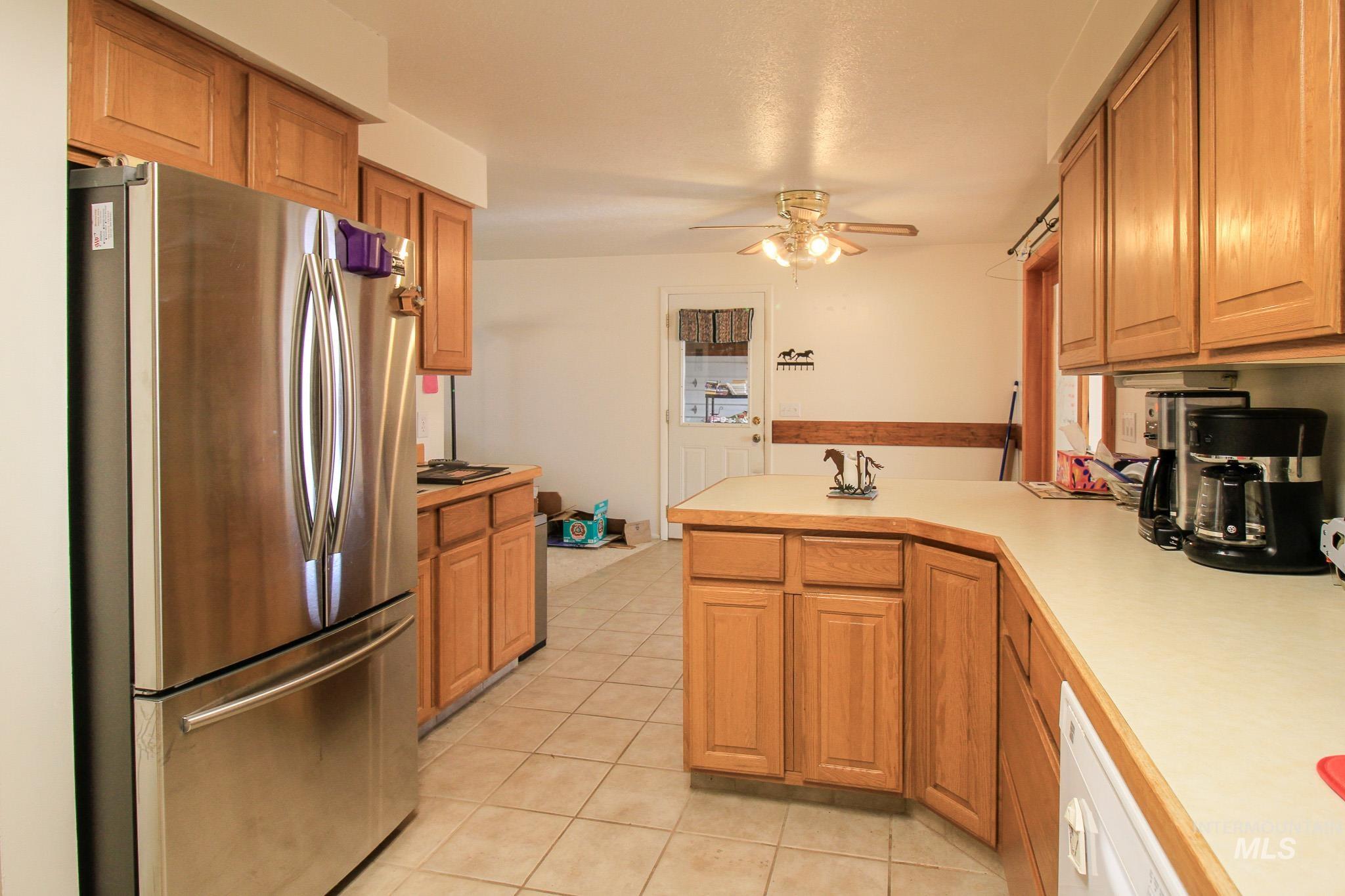 33 E 220 S Property Photo 9