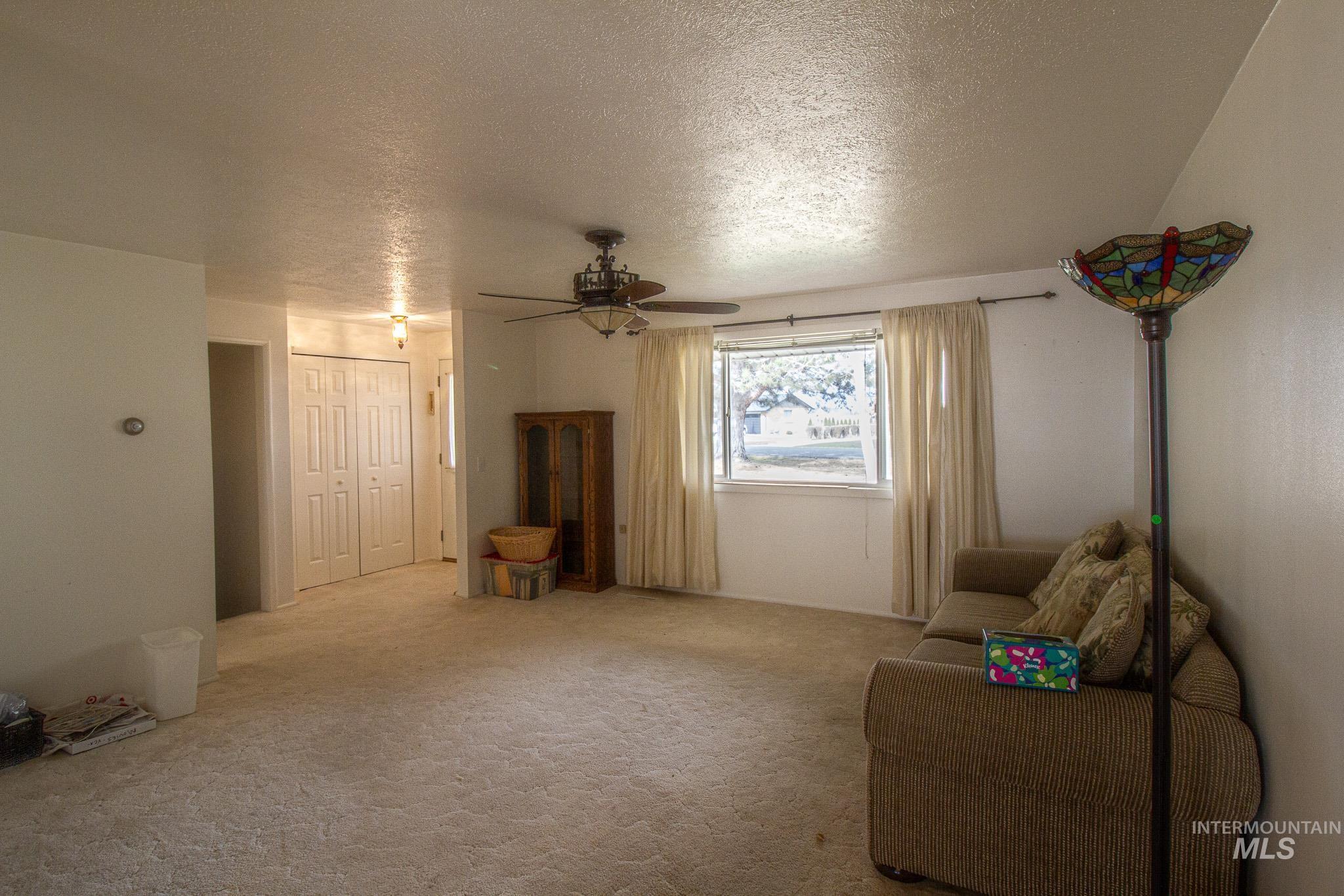 33 E 220 S Property Photo 10