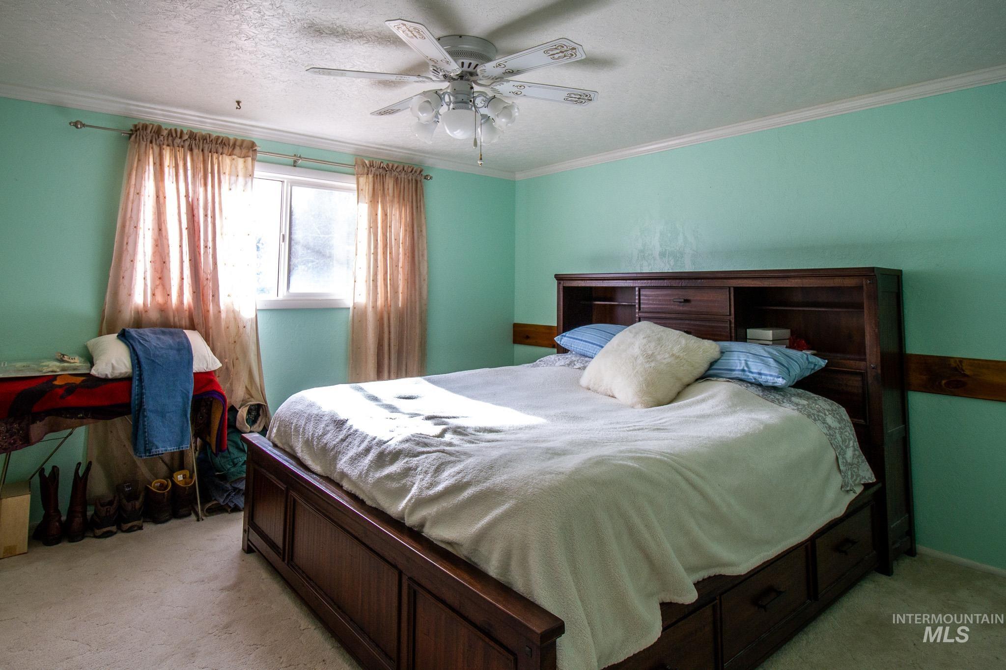 33 E 220 S Property Photo 12