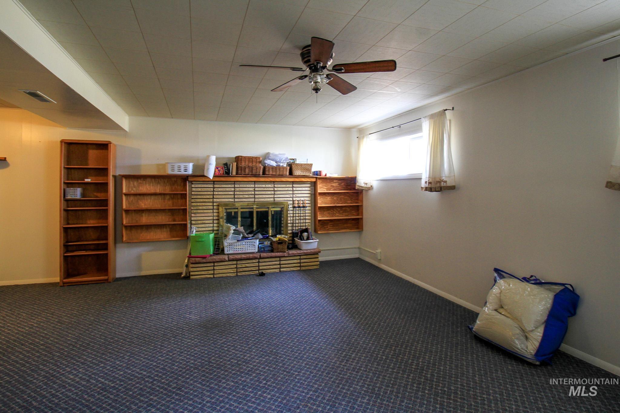 33 E 220 S Property Photo 15