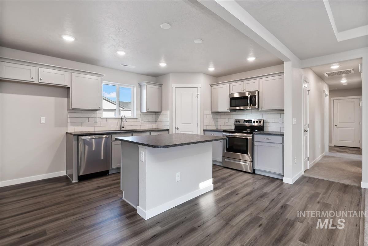 17598 Mason Ridge Way Property Photo 4