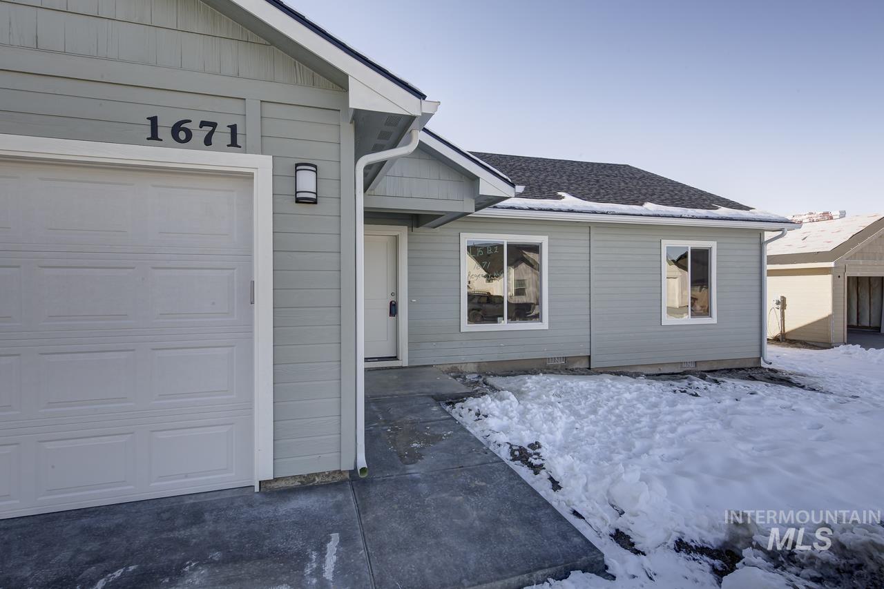 1671 Regency Way Property Photo 3