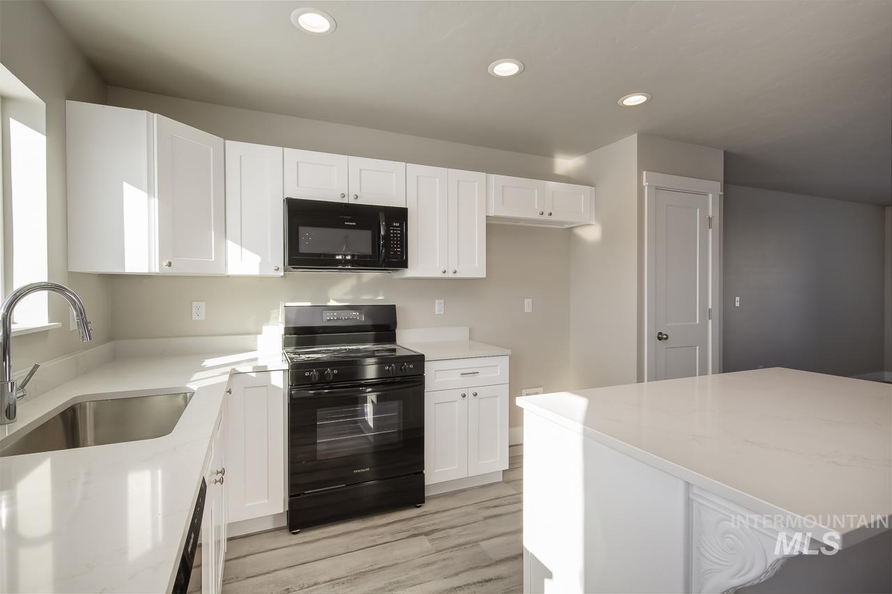 1671 Regency Way Property Photo 4