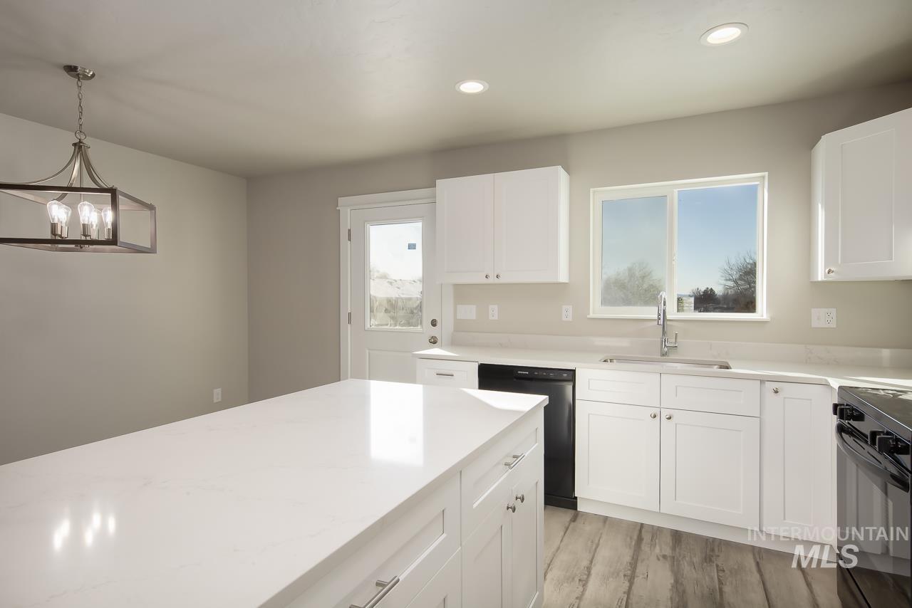 1671 Regency Way Property Photo 8