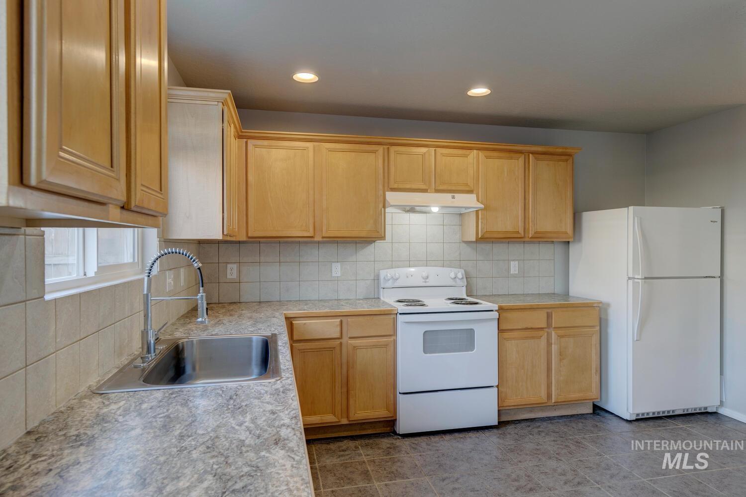 9128 Lillywood Property Photo 7