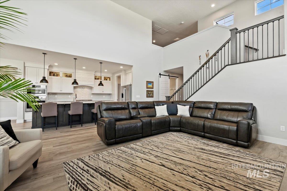 5302 S Montague Way Property Photo 8