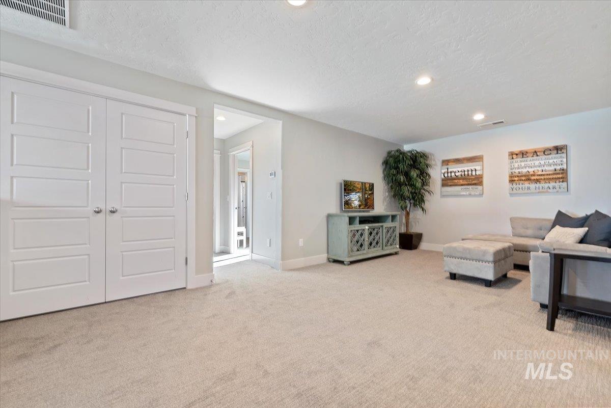 5302 S Montague Way Property Photo 17