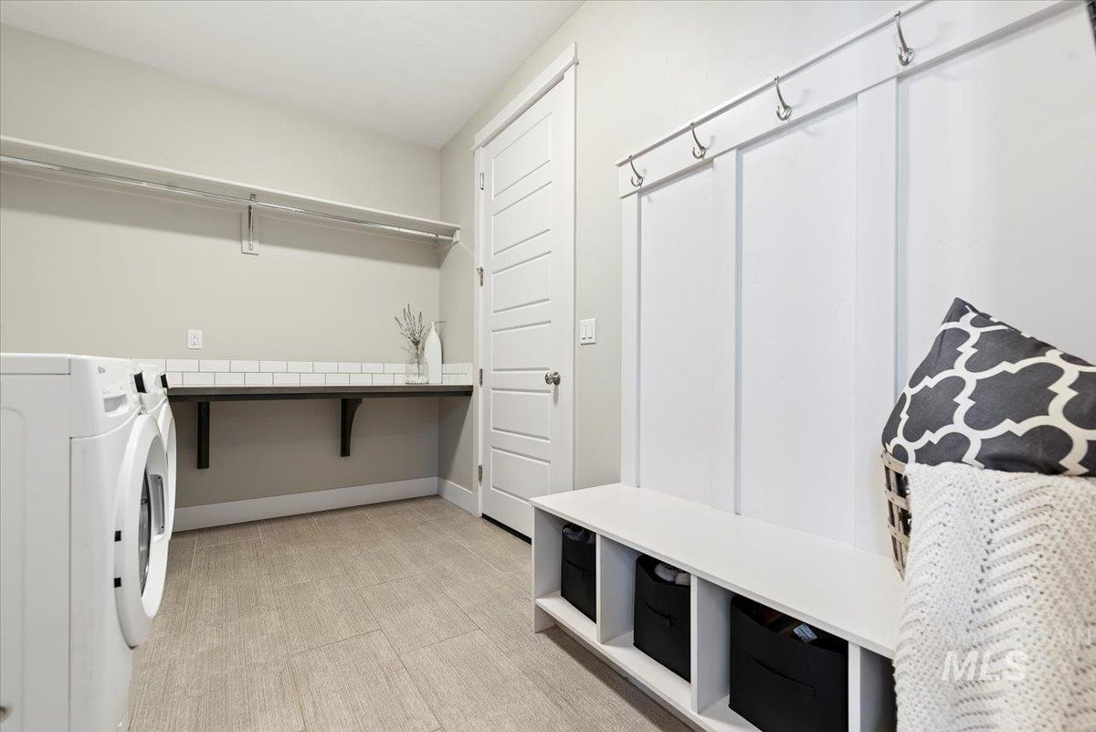 5302 S Montague Way Property Photo 34