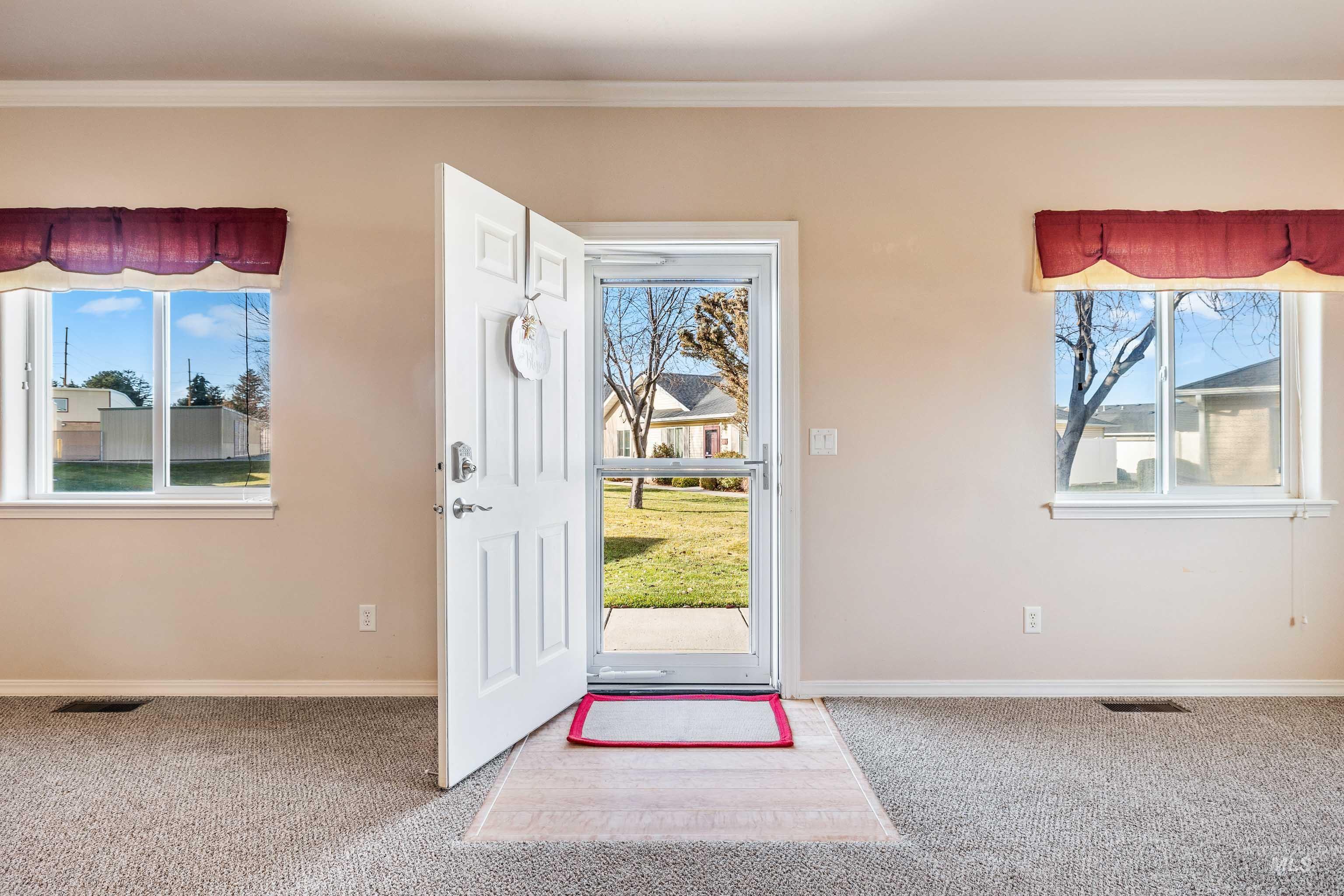 199 New Hampshire Way Property Photo 3