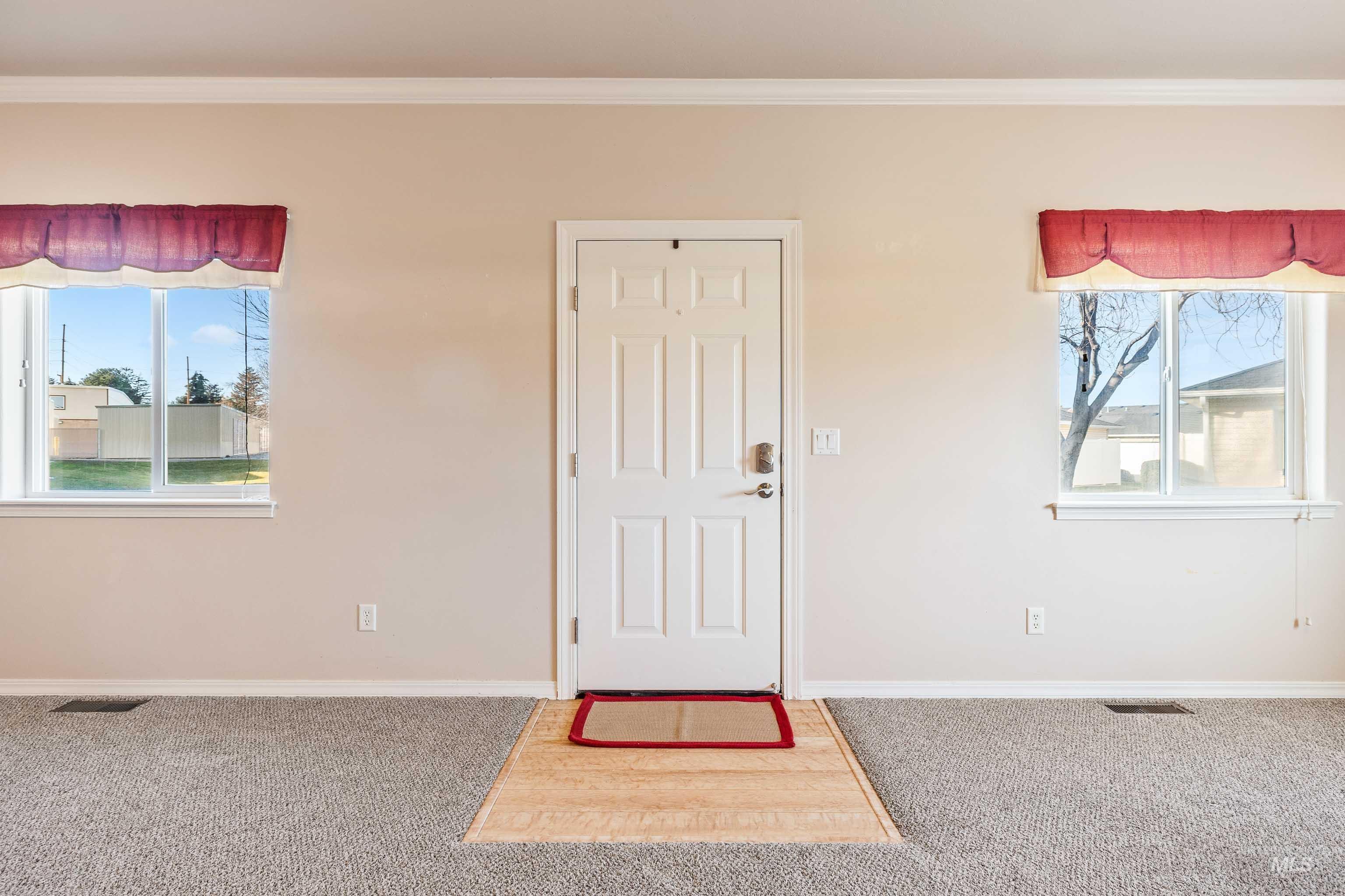 199 New Hampshire Way Property Photo 4