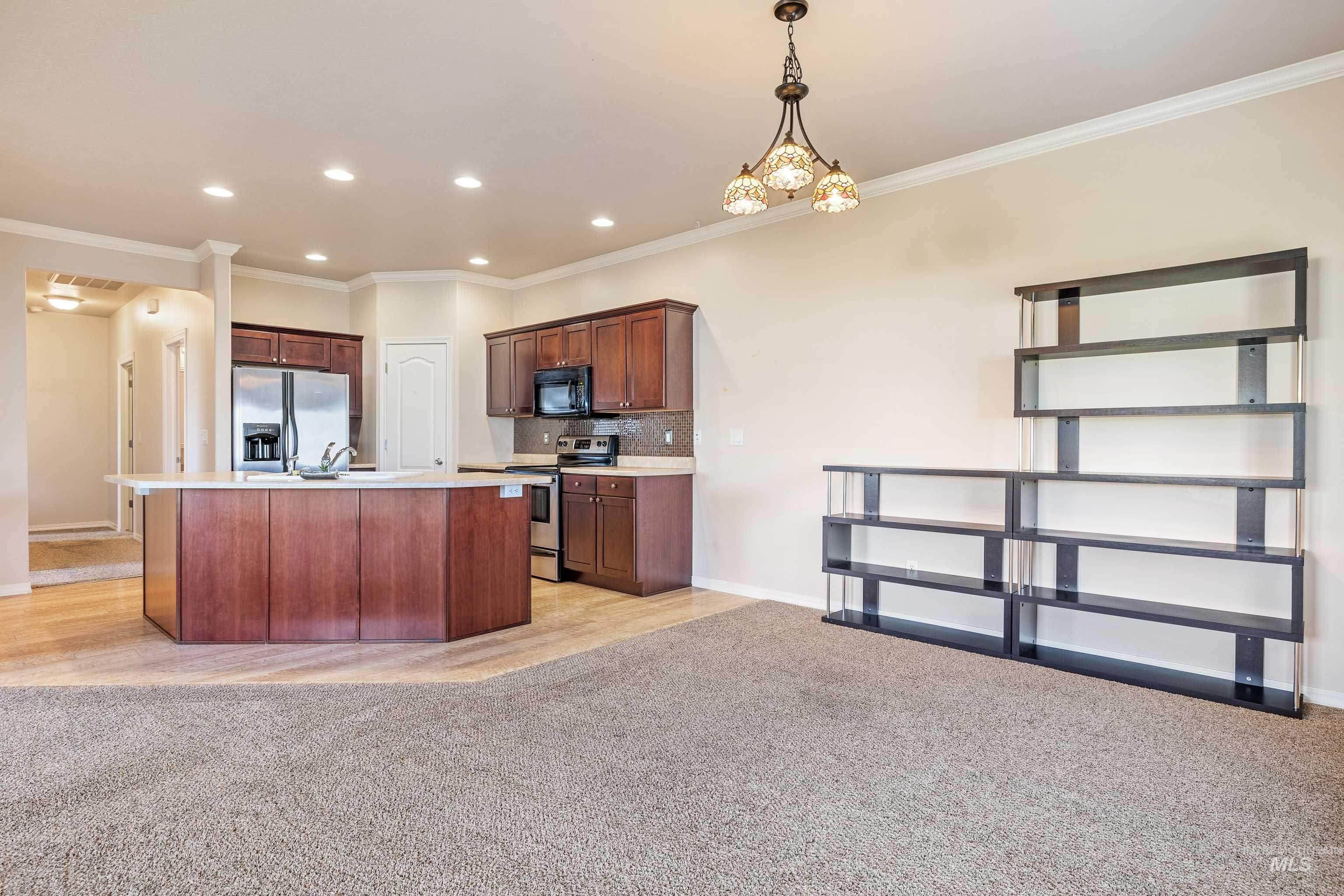 199 New Hampshire Way Property Photo 9