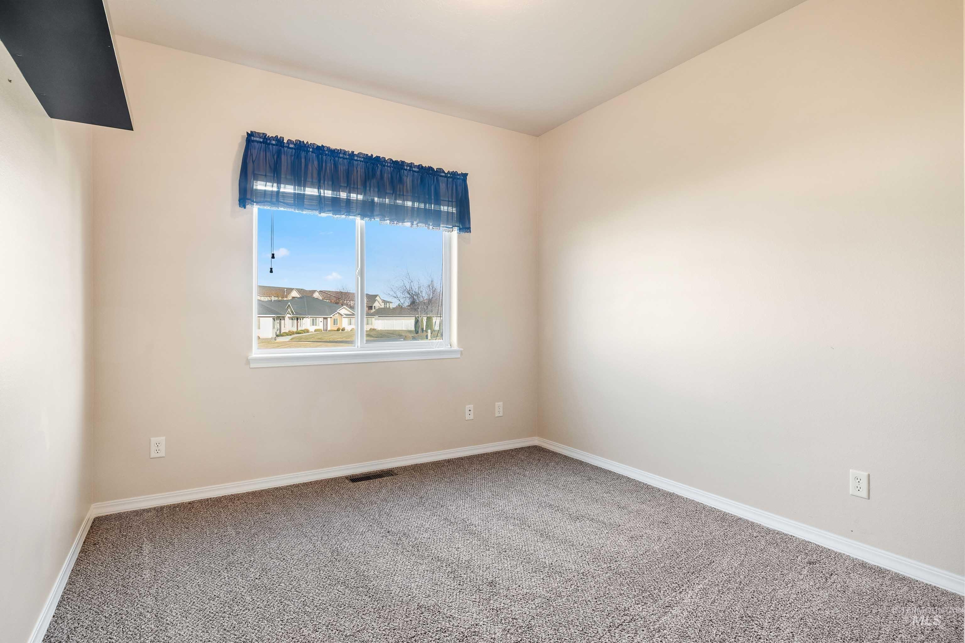 199 New Hampshire Way Property Photo 15