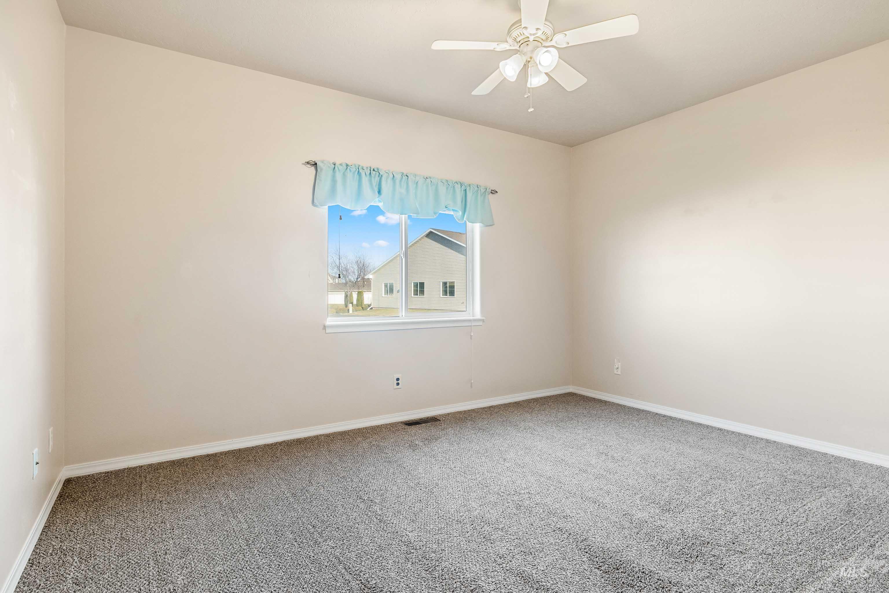199 New Hampshire Way Property Photo 18