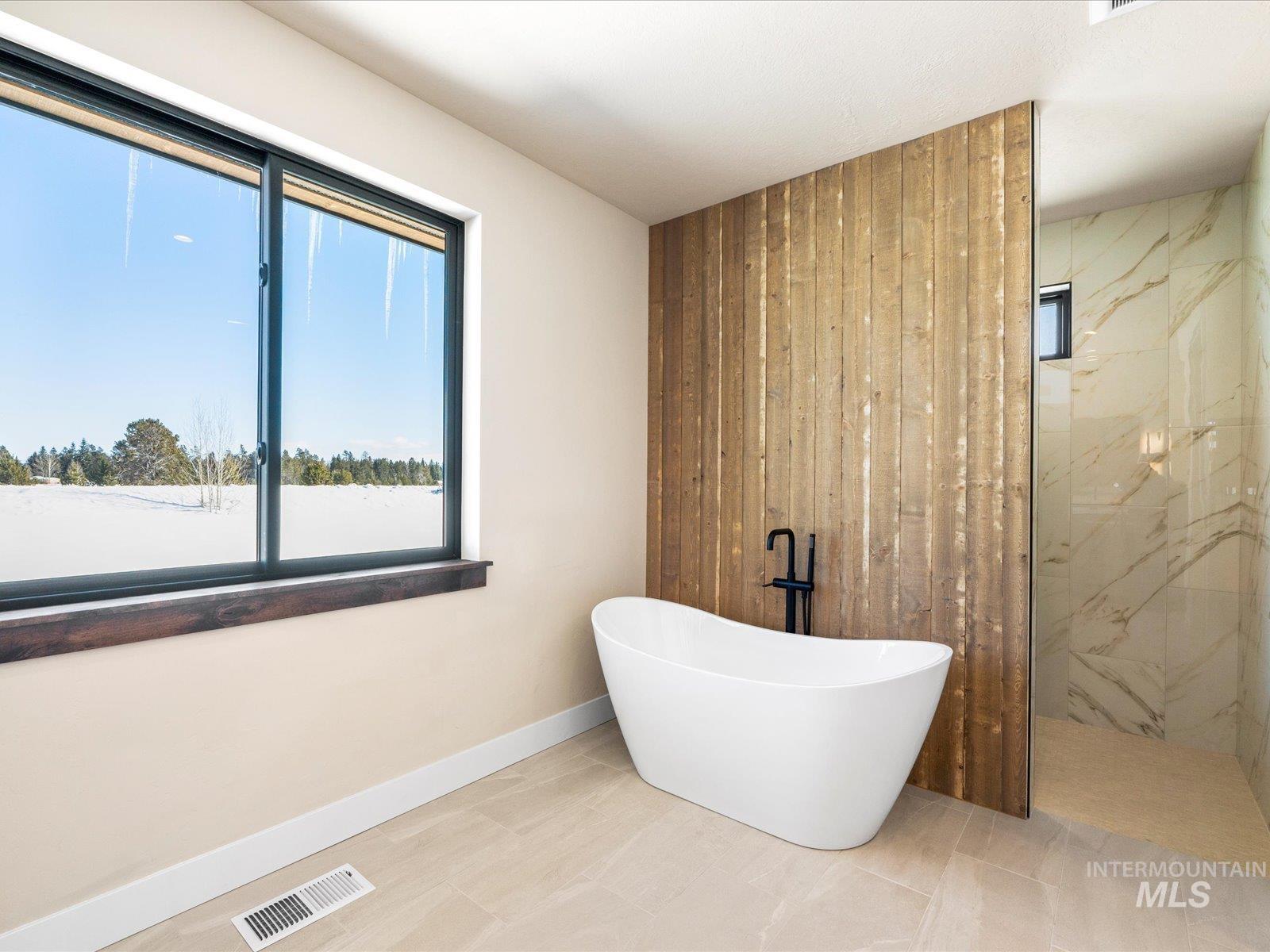 13156 Hawks Bay Property Photo 12